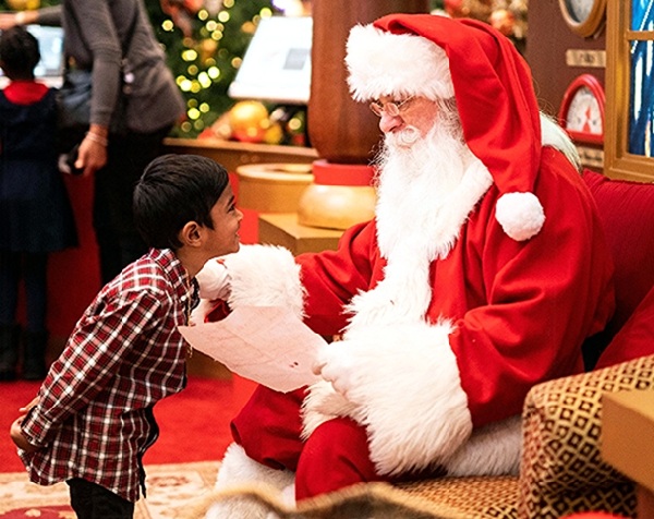 Santa withi child